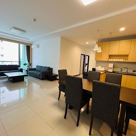 Imperial Grand Suite Apartment Kuching Buitenkant foto