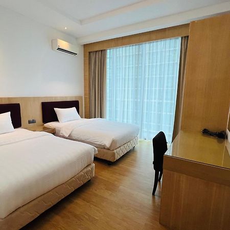 Imperial Grand Suite Apartment Kuching Buitenkant foto
