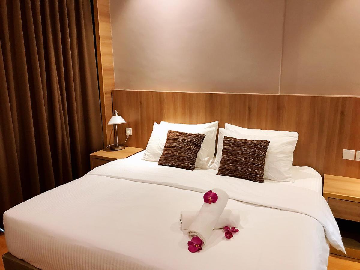 Imperial Grand Suite Apartment Kuching Buitenkant foto