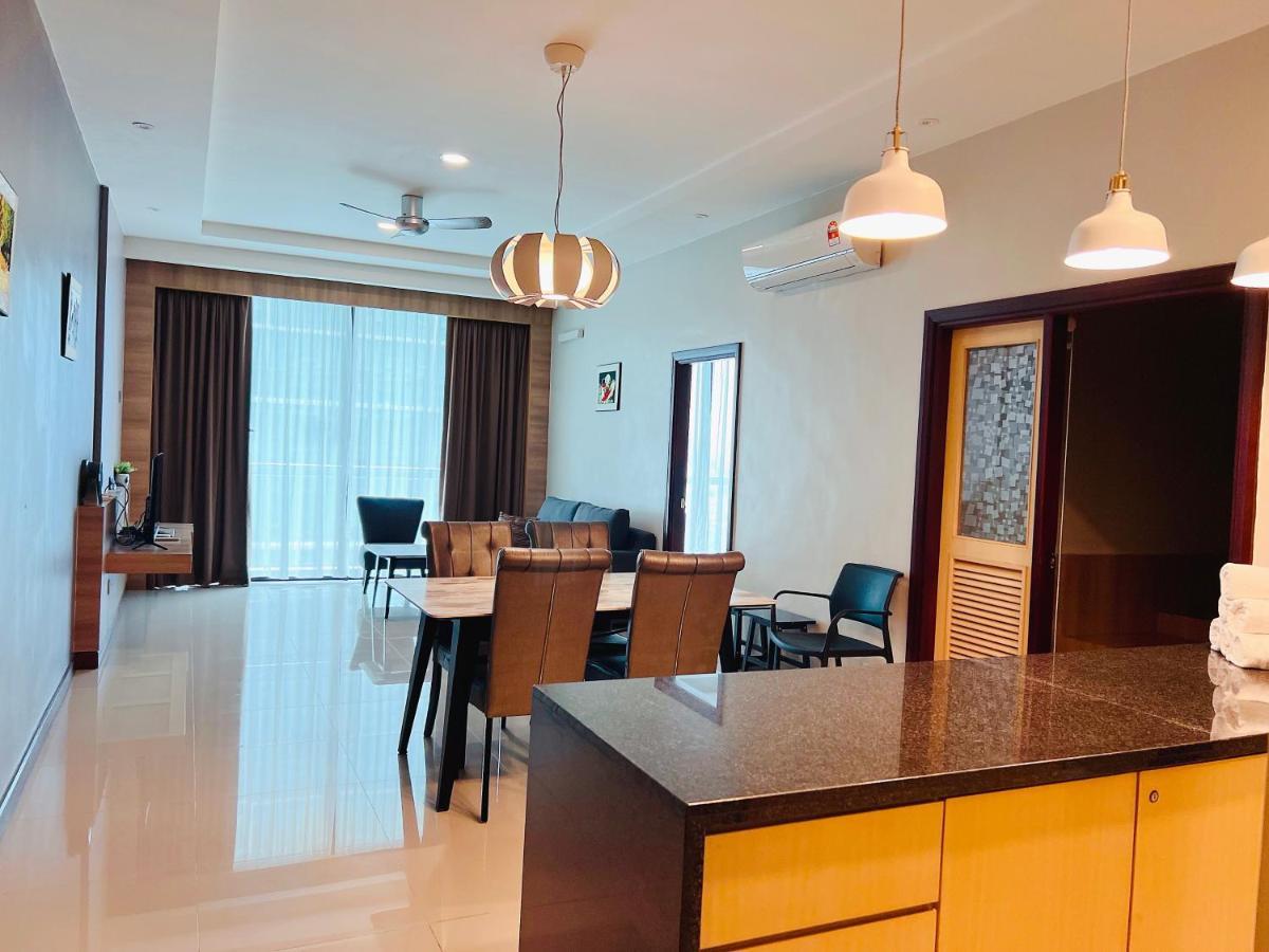 Imperial Grand Suite Apartment Kuching Buitenkant foto