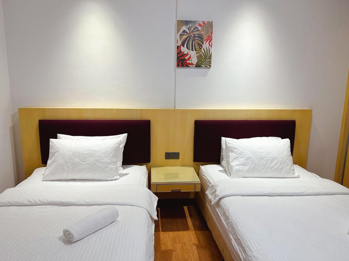 Imperial Grand Suite Apartment Kuching Buitenkant foto