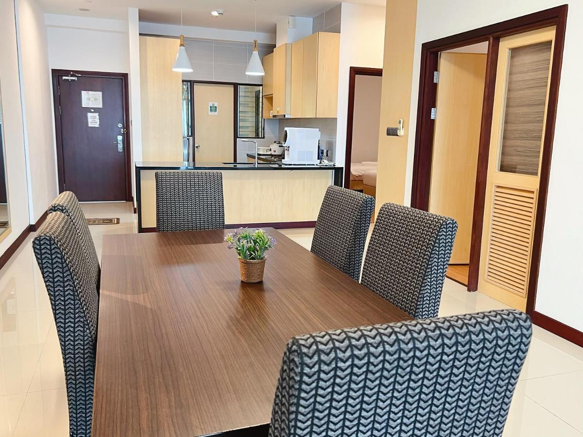 Imperial Grand Suite Apartment Kuching Buitenkant foto