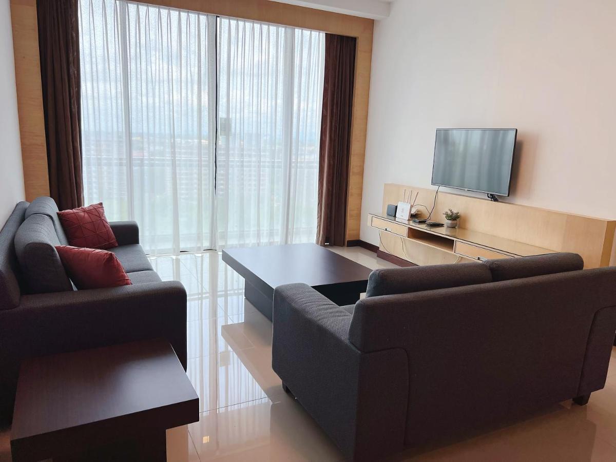 Imperial Grand Suite Apartment Kuching Buitenkant foto
