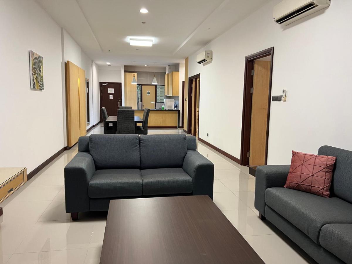 Imperial Grand Suite Apartment Kuching Buitenkant foto