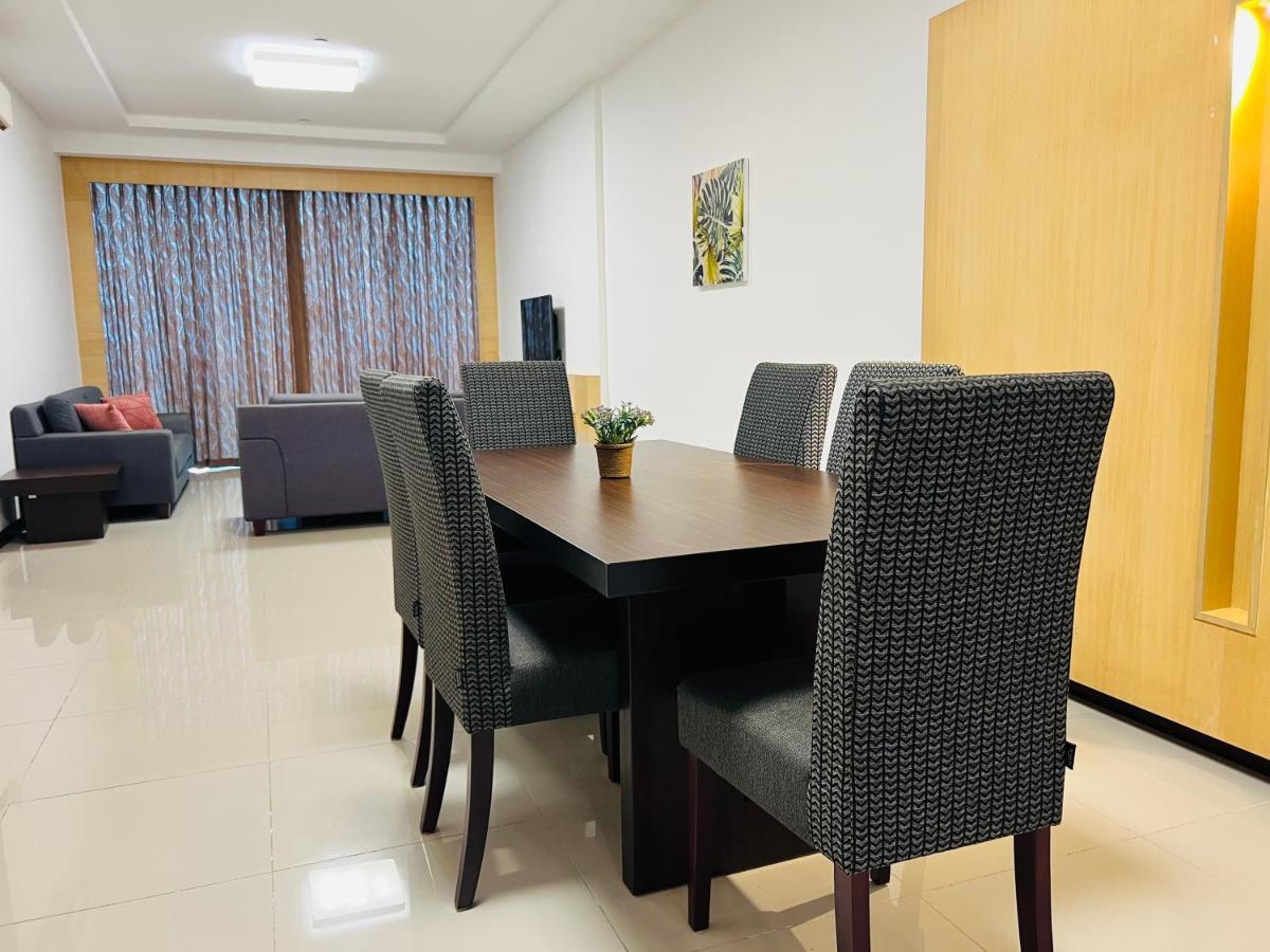 Imperial Grand Suite Apartment Kuching Buitenkant foto