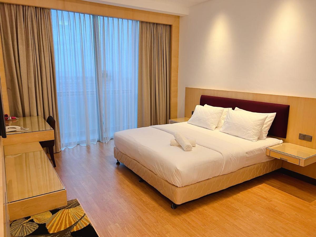 Imperial Grand Suite Apartment Kuching Buitenkant foto