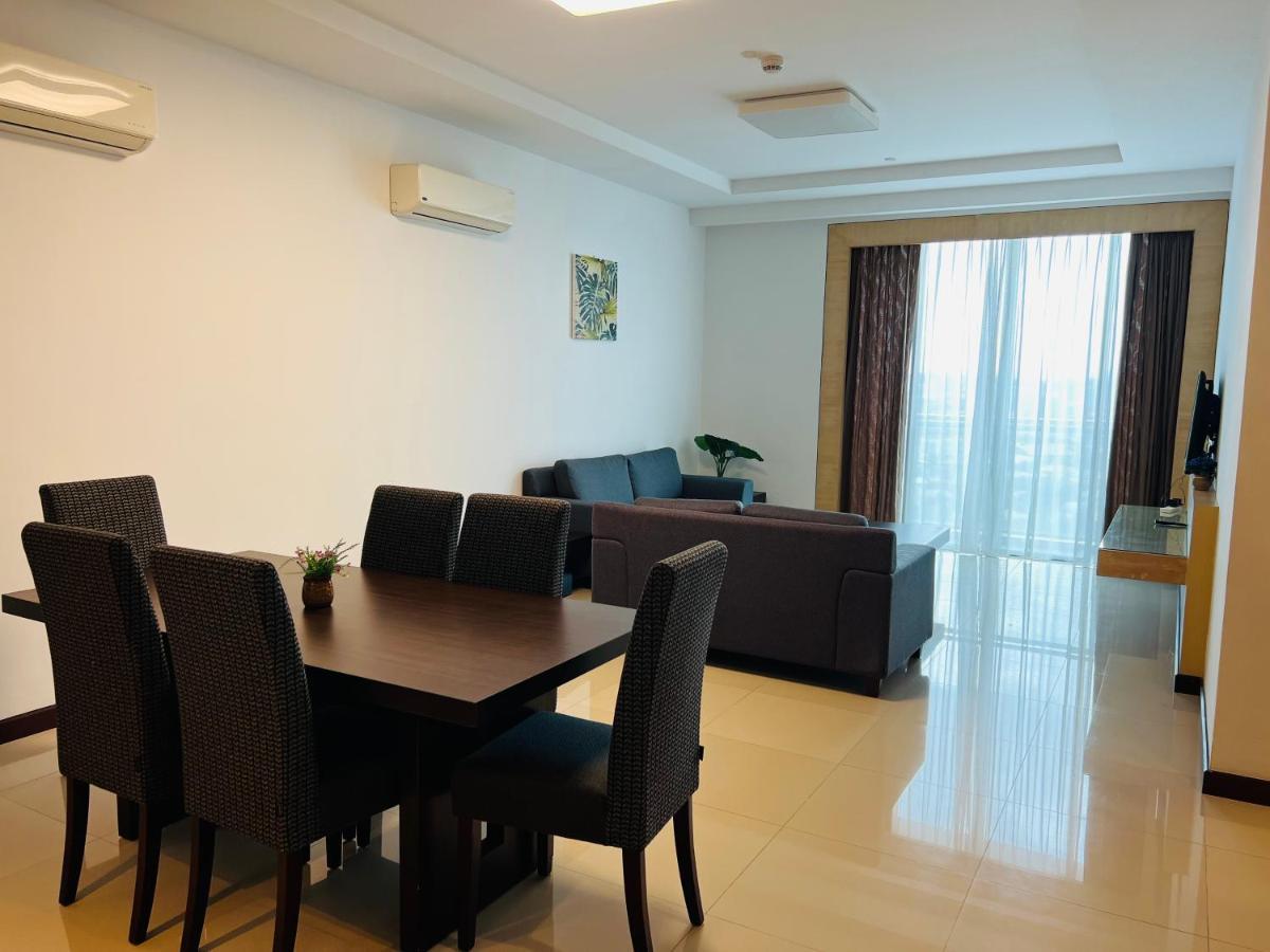 Imperial Grand Suite Apartment Kuching Buitenkant foto