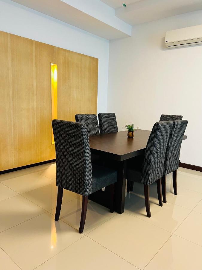 Imperial Grand Suite Apartment Kuching Buitenkant foto