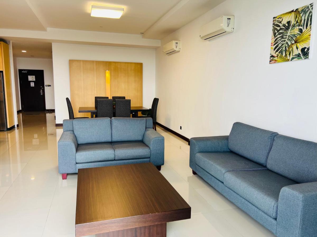 Imperial Grand Suite Apartment Kuching Buitenkant foto