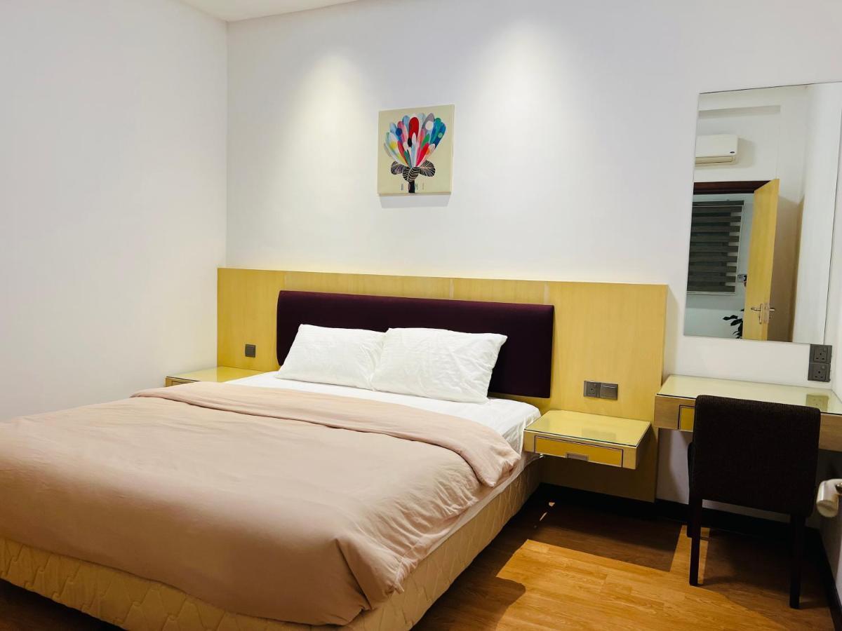 Imperial Grand Suite Apartment Kuching Buitenkant foto