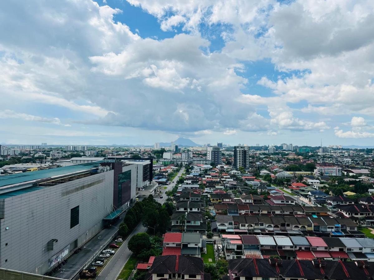Imperial Grand Suite Apartment Kuching Buitenkant foto