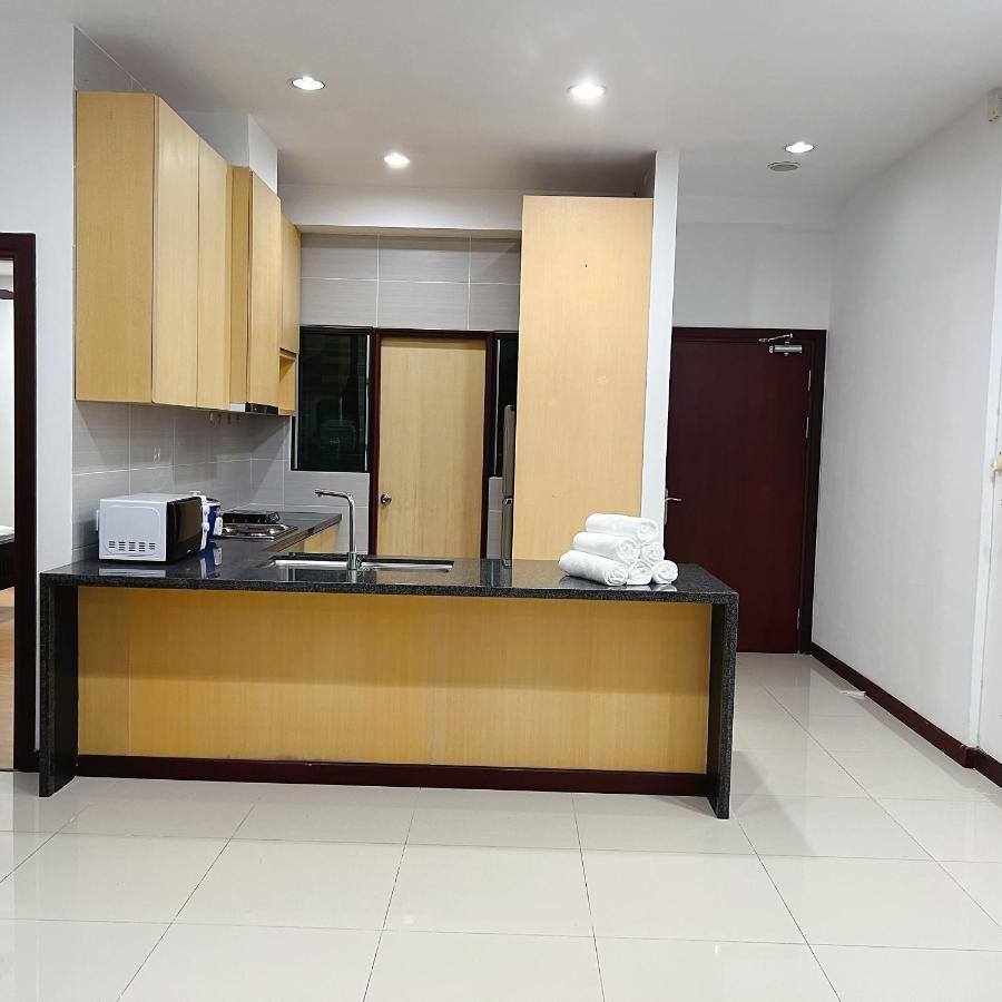 Imperial Grand Suite Apartment Kuching Buitenkant foto