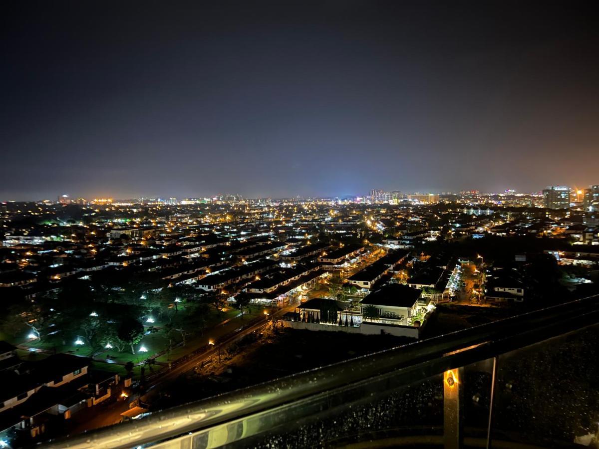 Imperial Grand Suite Apartment Kuching Buitenkant foto
