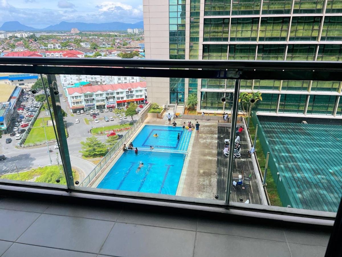 Imperial Grand Suite Apartment Kuching Buitenkant foto