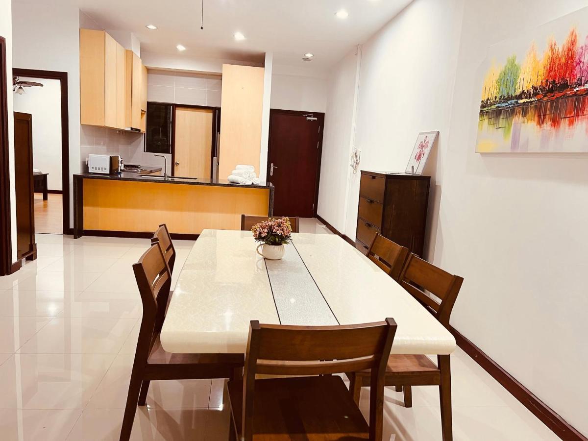 Imperial Grand Suite Apartment Kuching Buitenkant foto