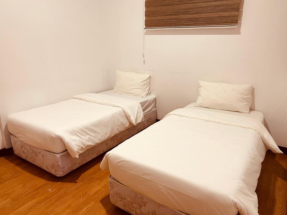 Imperial Grand Suite Apartment Kuching Buitenkant foto