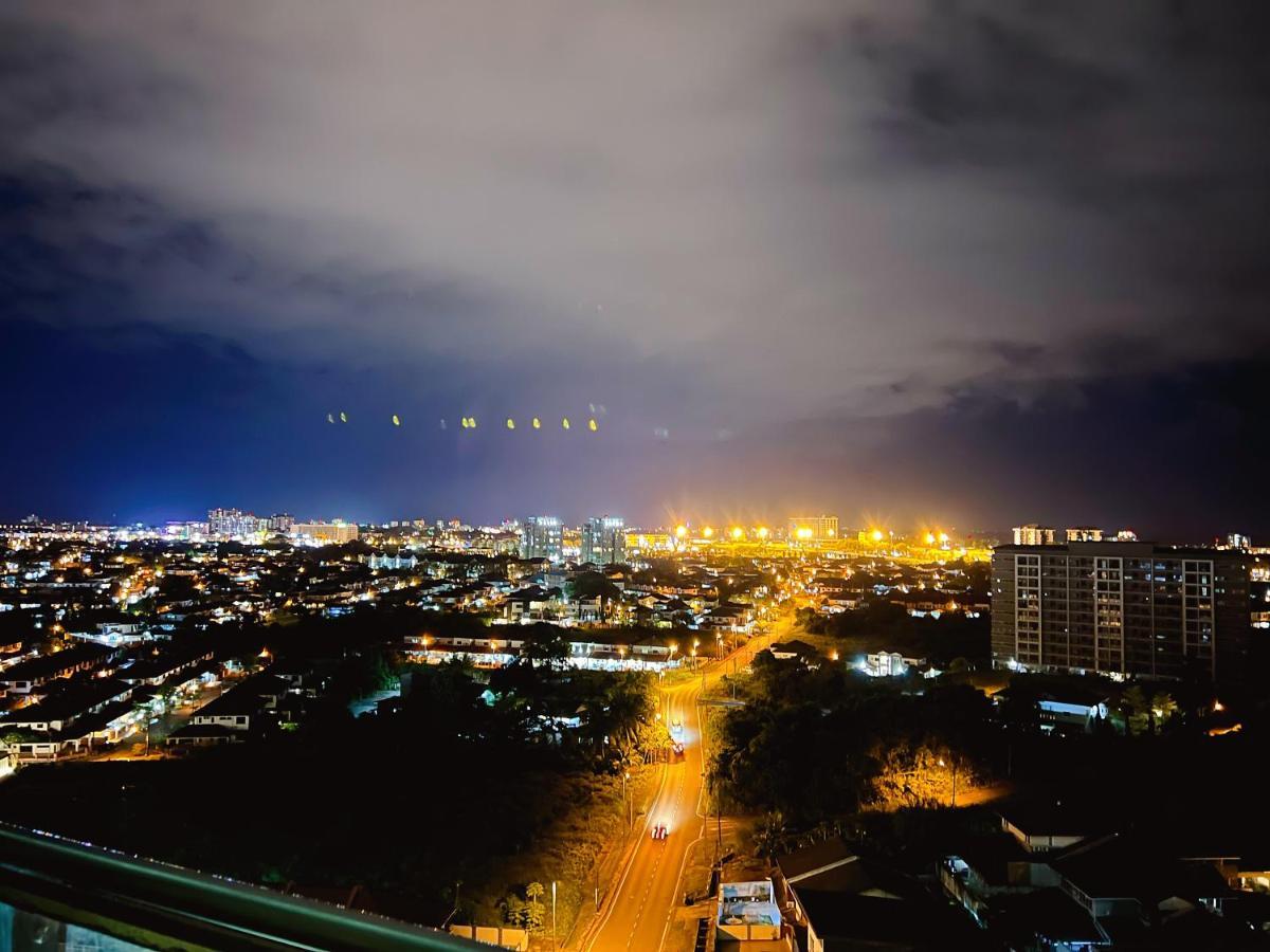 Imperial Grand Suite Apartment Kuching Buitenkant foto