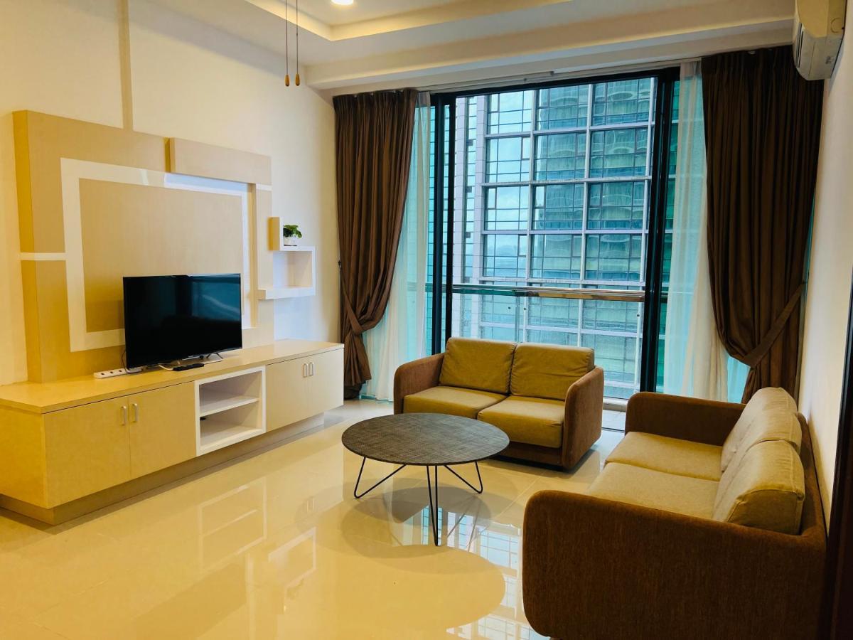 Imperial Grand Suite Apartment Kuching Buitenkant foto