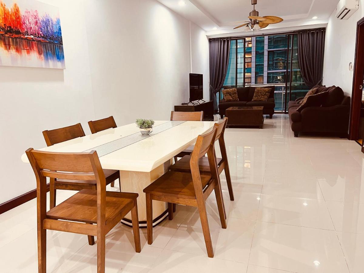 Imperial Grand Suite Apartment Kuching Buitenkant foto