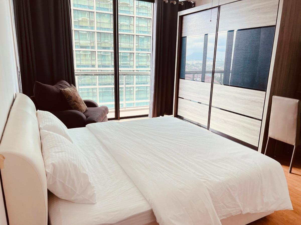 Imperial Grand Suite Apartment Kuching Buitenkant foto