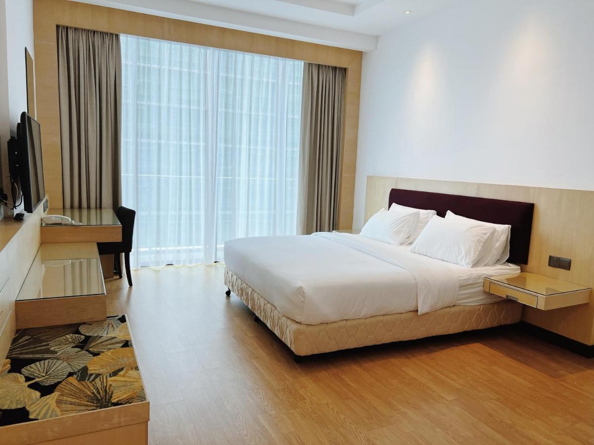 Imperial Grand Suite Apartment Kuching Buitenkant foto