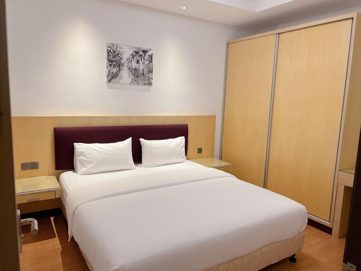 Imperial Grand Suite Apartment Kuching Buitenkant foto