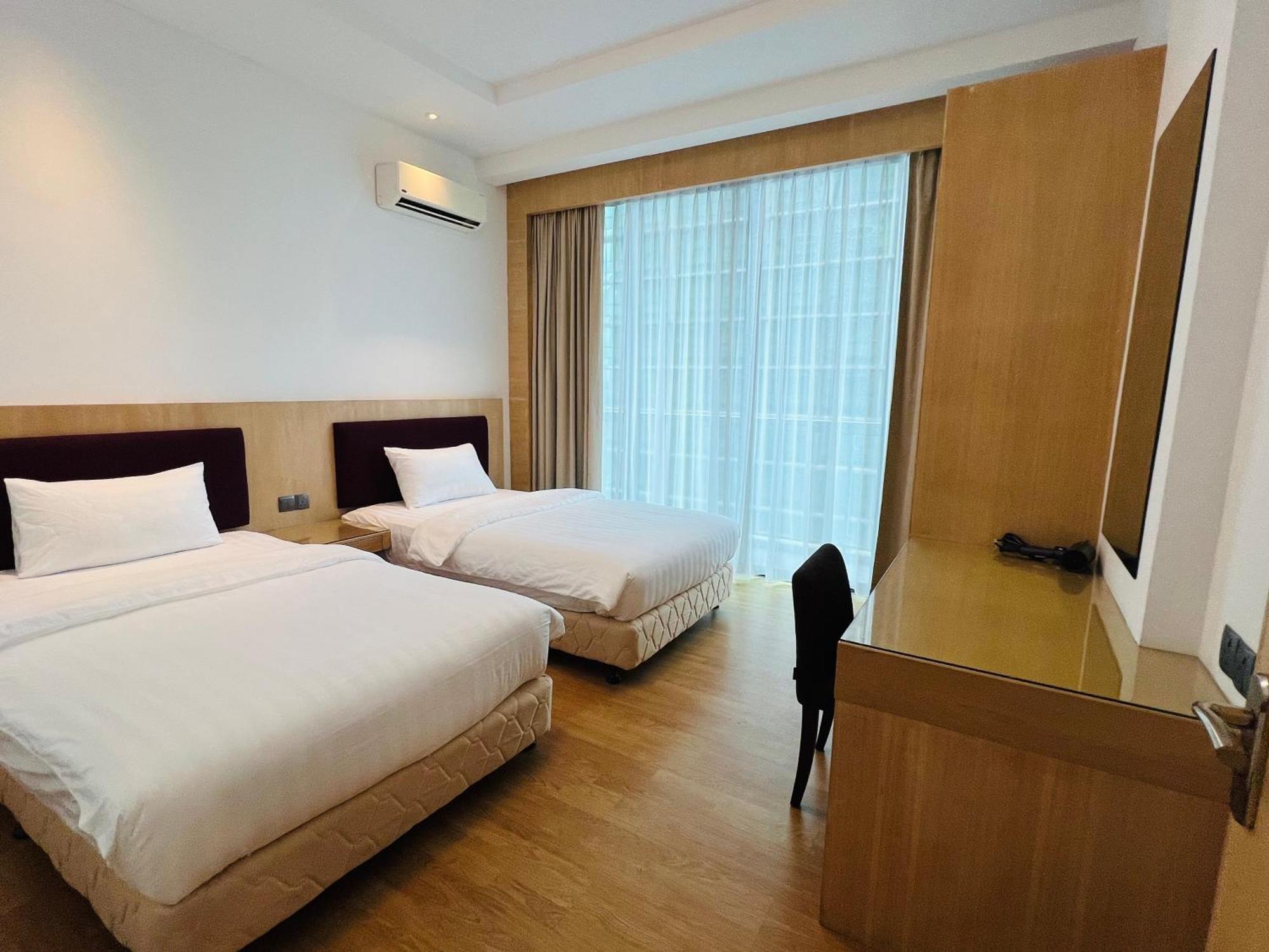 Imperial Grand Suite Apartment Kuching Buitenkant foto