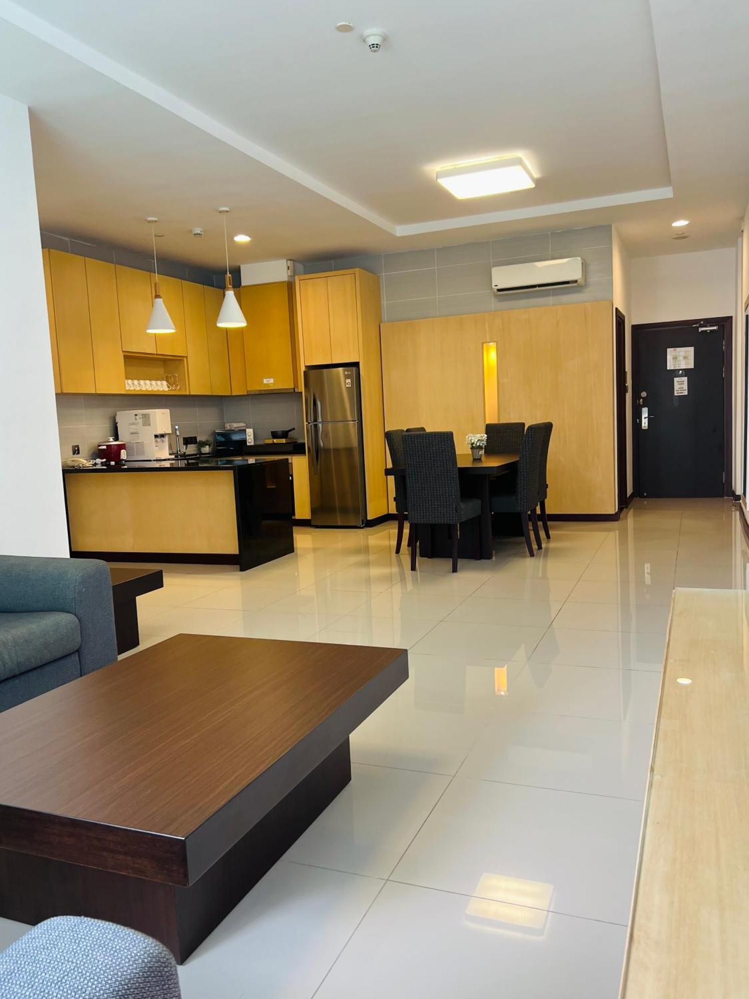 Imperial Grand Suite Apartment Kuching Buitenkant foto