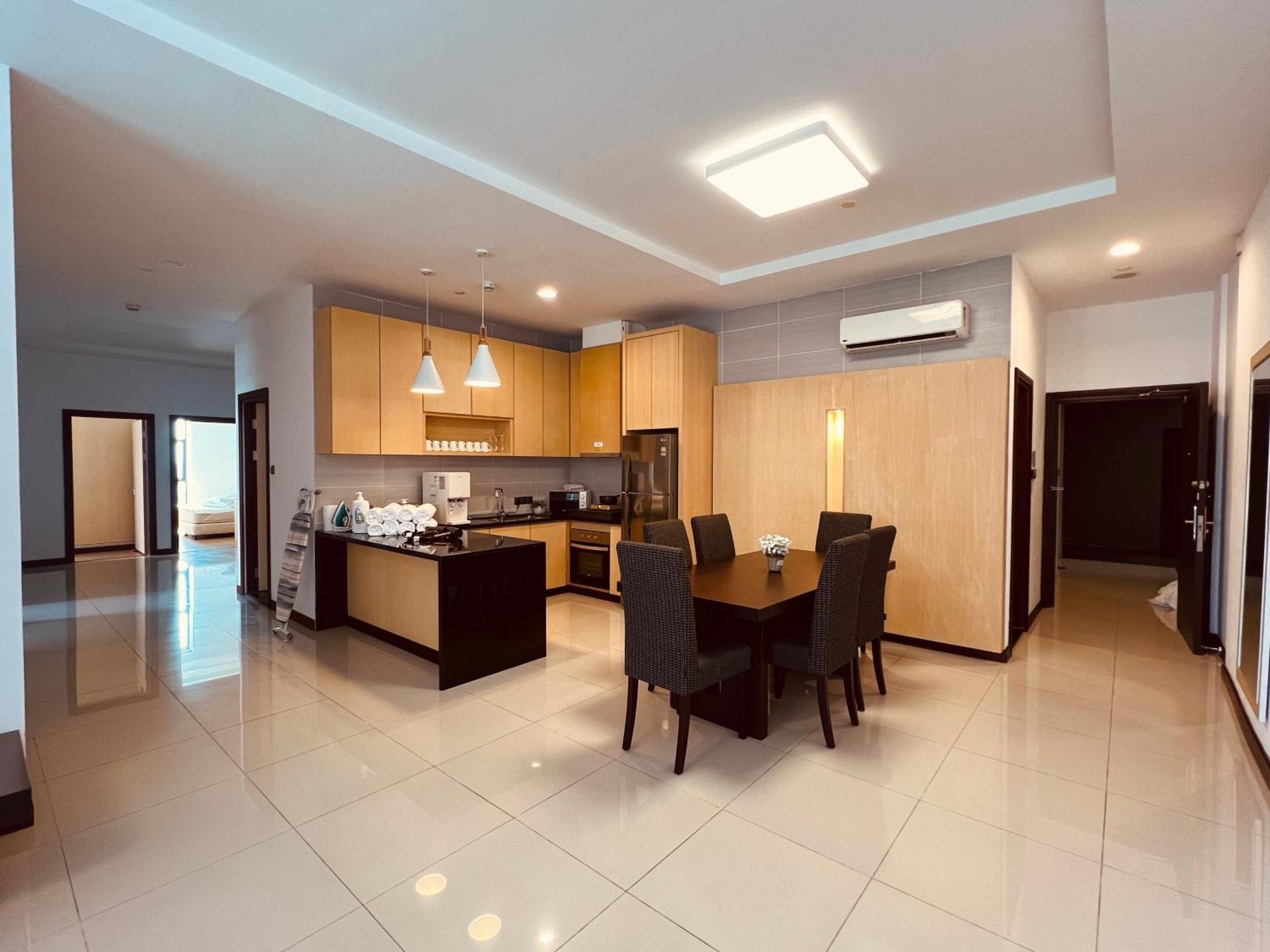 Imperial Grand Suite Apartment Kuching Buitenkant foto