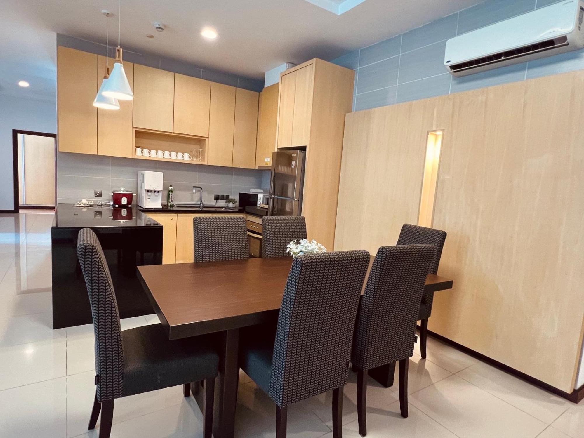 Imperial Grand Suite Apartment Kuching Buitenkant foto
