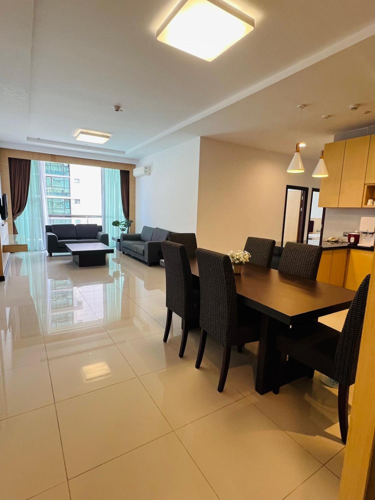 Imperial Grand Suite Apartment Kuching Buitenkant foto